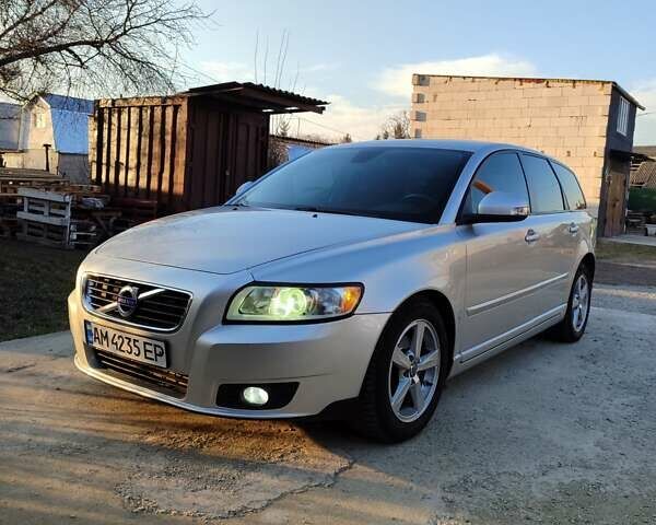 Вольво В50, объемом двигателя 1.6 л и пробегом 240 тыс. км за 8200 $, фото 1 на Automoto.ua