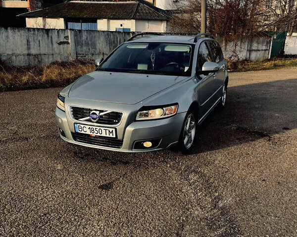 Вольво В50, объемом двигателя 1.6 л и пробегом 240 тыс. км за 8000 $, фото 1 на Automoto.ua