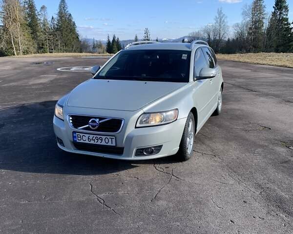 Вольво В50, объемом двигателя 1.6 л и пробегом 244 тыс. км за 7500 $, фото 1 на Automoto.ua