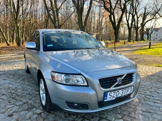 Сірий Вольво V50, об'ємом двигуна 2 л та пробігом 254 тис. км за 2300 $, фото 1 на Automoto.ua