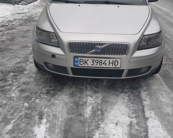 Сірий Вольво V50, об'ємом двигуна 2 л та пробігом 250 тис. км за 5200 $, фото 1 на Automoto.ua