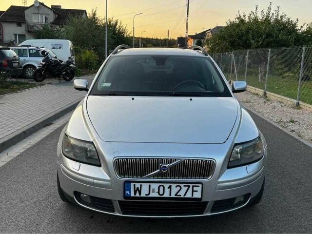 Сірий Вольво V50, об'ємом двигуна 2.4 л та пробігом 397 тис. км за 1806 $, фото 1 на Automoto.ua