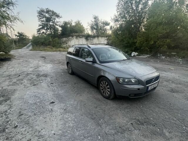 Серый Вольво В50, объемом двигателя 2 л и пробегом 400 тыс. км за 3010 $, фото 1 на Automoto.ua
