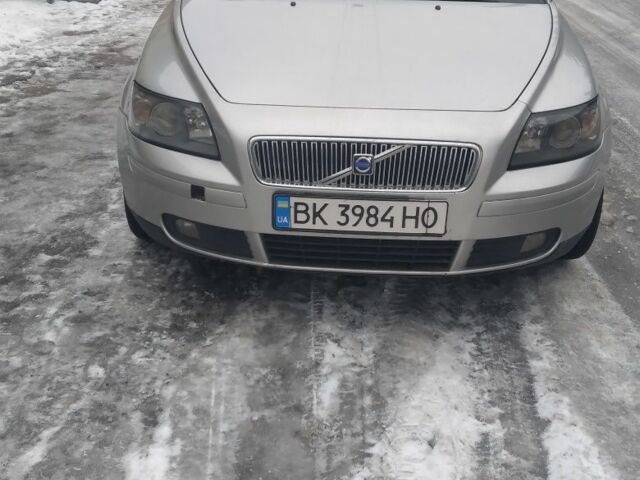Серый Вольво В50, объемом двигателя 2 л и пробегом 370 тыс. км за 5200 $, фото 1 на Automoto.ua