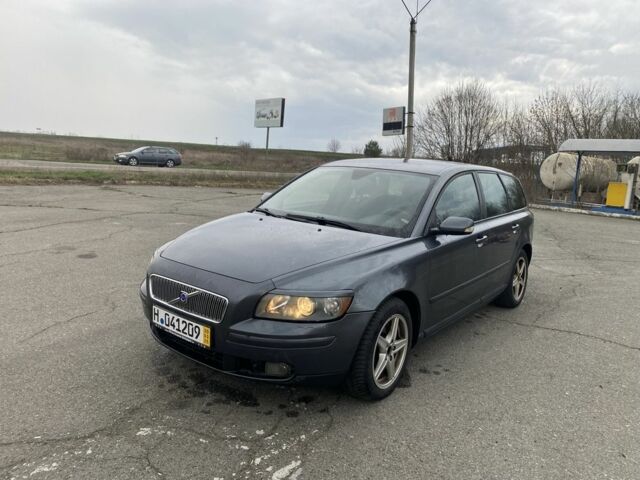 Серый Вольво В50, объемом двигателя 2 л и пробегом 328 тыс. км за 2999 $, фото 1 на Automoto.ua