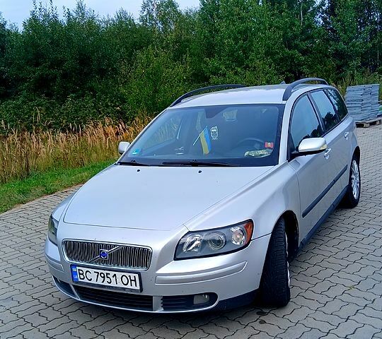 Сірий Вольво V50, об'ємом двигуна 2 л та пробігом 327 тис. км за 3500 $, фото 1 на Automoto.ua
