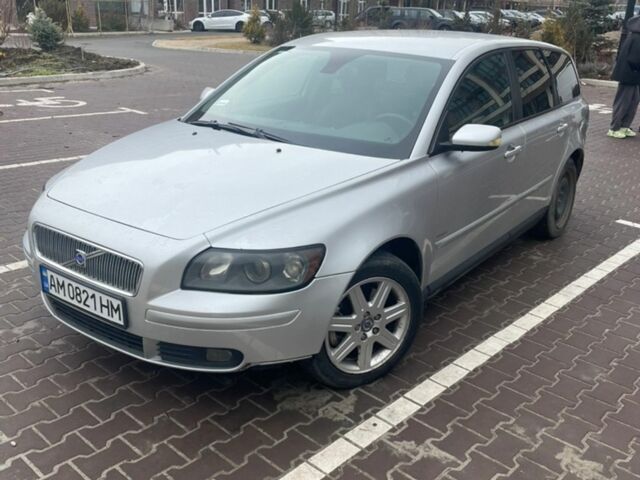 Сірий Вольво V50, об'ємом двигуна 2 л та пробігом 350 тис. км за 4200 $, фото 1 на Automoto.ua