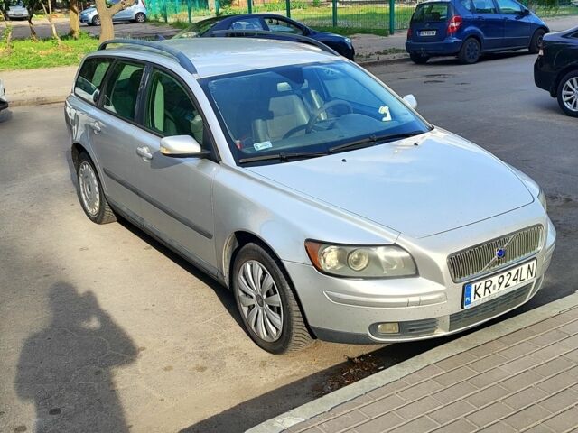 Сірий Вольво V50, об'ємом двигуна 2 л та пробігом 325 тис. км за 1560 $, фото 1 на Automoto.ua