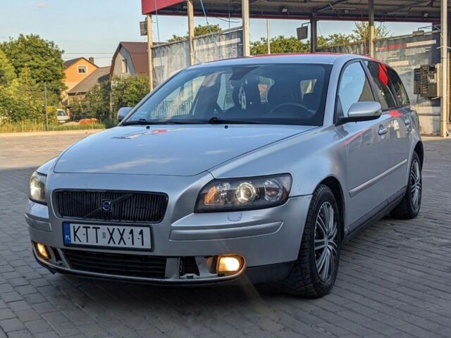 Сірий Вольво V50, об'ємом двигуна 2 л та пробігом 305 тис. км за 2950 $, фото 1 на Automoto.ua