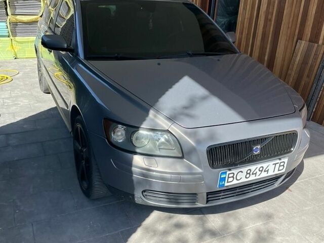 Сірий Вольво V50, об'ємом двигуна 1.6 л та пробігом 360 тис. км за 4999 $, фото 1 на Automoto.ua