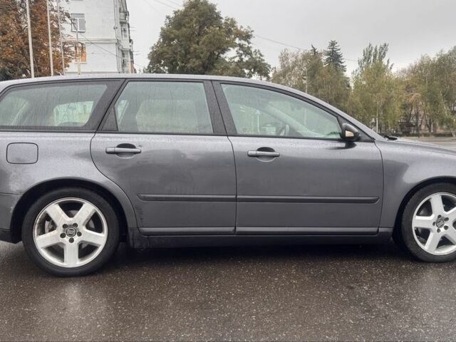 Сірий Вольво V50, об'ємом двигуна 0 л та пробігом 300 тис. км за 3021 $, фото 1 на Automoto.ua