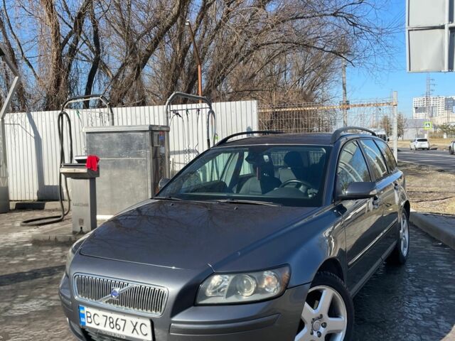 Серый Вольво В50, объемом двигателя 1.8 л и пробегом 259 тыс. км за 5500 $, фото 1 на Automoto.ua