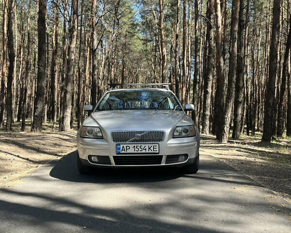 Сірий Вольво V50, об'ємом двигуна 2 л та пробігом 272 тис. км за 5600 $, фото 1 на Automoto.ua