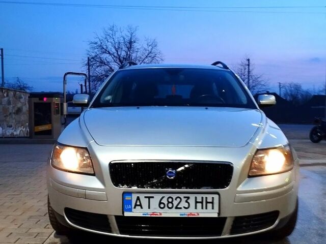 Сірий Вольво V50, об'ємом двигуна 1.6 л та пробігом 350 тис. км за 4500 $, фото 1 на Automoto.ua