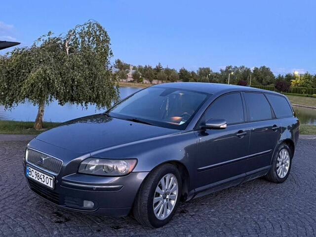 Серый Вольво В50, объемом двигателя 2 л и пробегом 257 тыс. км за 5300 $, фото 1 на Automoto.ua