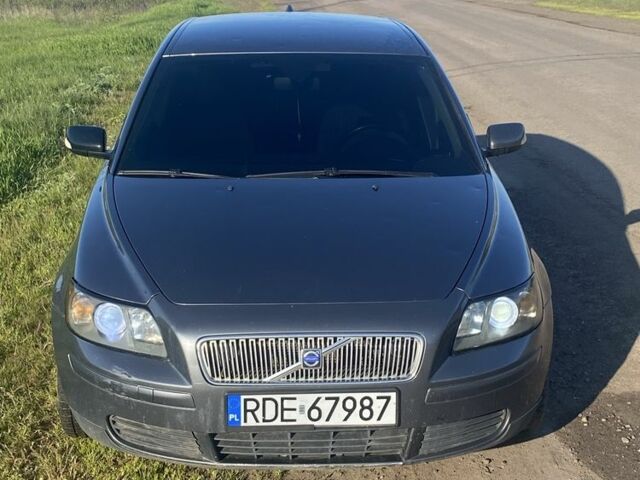 Серый Вольво В50, объемом двигателя 2 л и пробегом 271 тыс. км за 3100 $, фото 1 на Automoto.ua