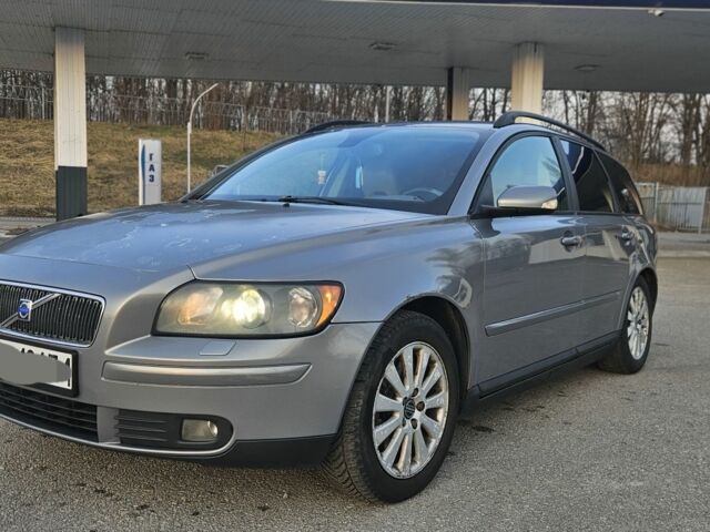 Серый Вольво В50, объемом двигателя 2 л и пробегом 325 тыс. км за 2457 $, фото 1 на Automoto.ua