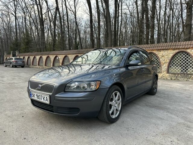 Сірий Вольво V50, об'ємом двигуна 2 л та пробігом 350 тис. км за 4700 $, фото 1 на Automoto.ua