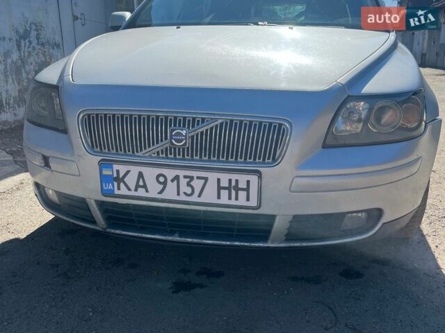 Серый Вольво В50, объемом двигателя 2 л и пробегом 319 тыс. км за 3900 $, фото 1 на Automoto.ua