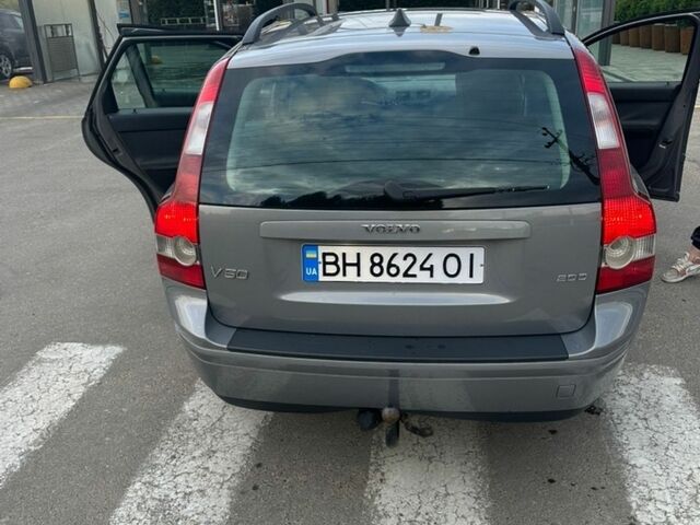 Сірий Вольво V50, об'ємом двигуна 2 л та пробігом 410 тис. км за 5500 $, фото 1 на Automoto.ua