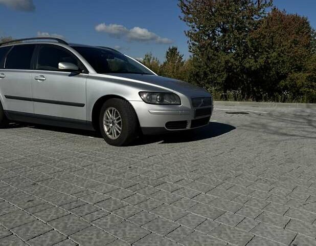 Сірий Вольво V50, об'ємом двигуна 1.6 л та пробігом 300 тис. км за 5600 $, фото 1 на Automoto.ua