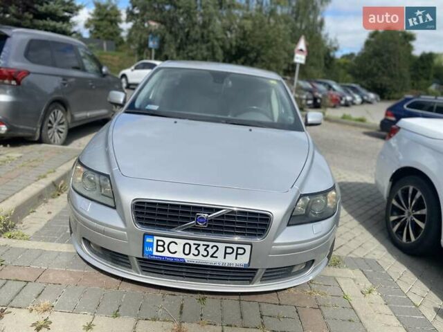 Серый Вольво В50, объемом двигателя 2.5 л и пробегом 291 тыс. км за 6950 $, фото 1 на Automoto.ua