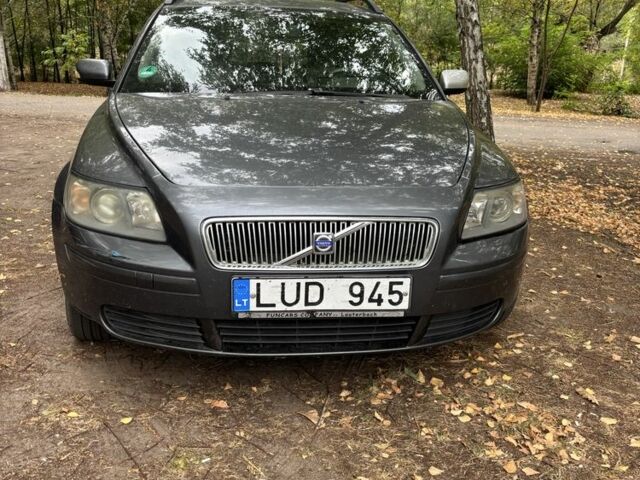 Сірий Вольво V50, об'ємом двигуна 2 л та пробігом 540 тис. км за 2501 $, фото 1 на Automoto.ua