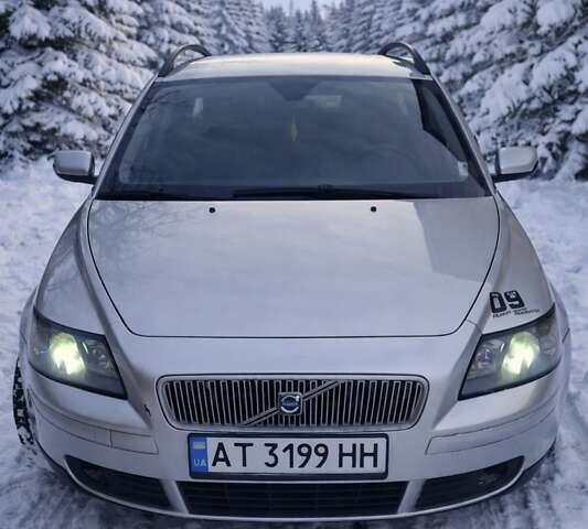 Сірий Вольво V50, об'ємом двигуна 2 л та пробігом 306 тис. км за 5300 $, фото 1 на Automoto.ua
