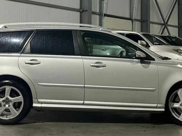 Сірий Вольво V50, об'ємом двигуна 2.5 л та пробігом 320 тис. км за 5594 $, фото 1 на Automoto.ua