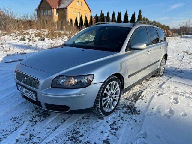 Серый Вольво В50, объемом двигателя 2 л и пробегом 350 тыс. км за 2699 $, фото 1 на Automoto.ua
