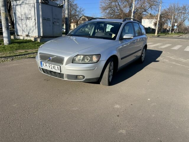 Серый Вольво В50, объемом двигателя 0 л и пробегом 250 тыс. км за 2499 $, фото 1 на Automoto.ua