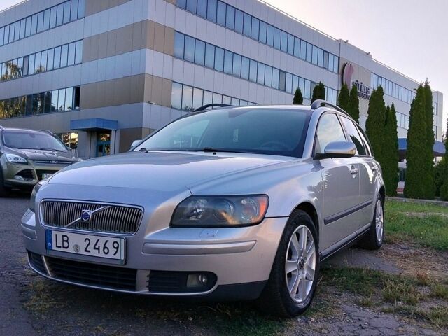 Сірий Вольво V50, об'ємом двигуна 2 л та пробігом 349 тис. км за 2500 $, фото 1 на Automoto.ua