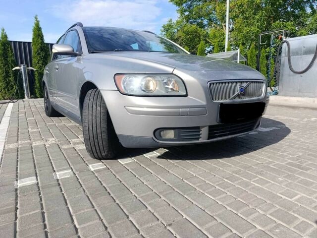 Сірий Вольво V50, об'ємом двигуна 2 л та пробігом 358 тис. км за 2450 $, фото 1 на Automoto.ua