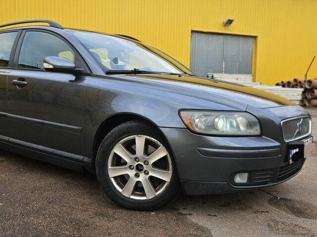 Сірий Вольво V50, об'ємом двигуна 2 л та пробігом 360 тис. км за 2557 $, фото 1 на Automoto.ua