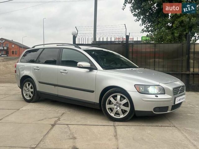 Серый Вольво В50, объемом двигателя 2 л и пробегом 400 тыс. км за 4490 $, фото 1 на Automoto.ua