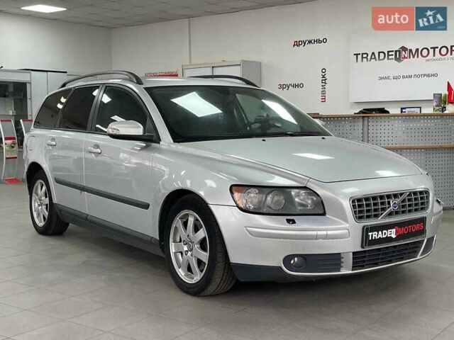 Серый Вольво В50, объемом двигателя 2 л и пробегом 400 тыс. км за 4690 $, фото 1 на Automoto.ua