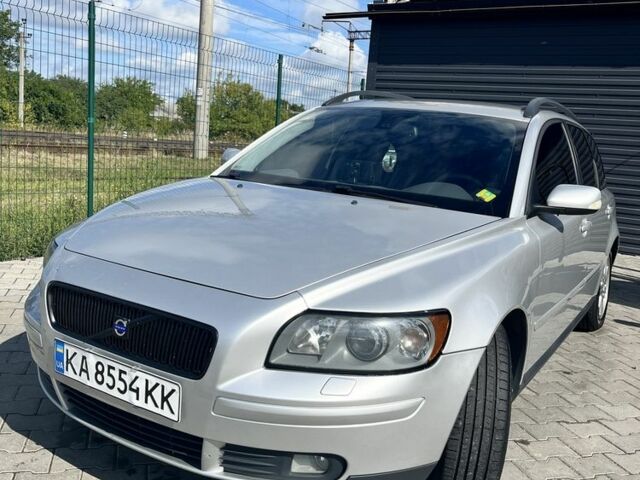 Сірий Вольво V50, об'ємом двигуна 2.4 л та пробігом 330 тис. км за 5514 $, фото 1 на Automoto.ua