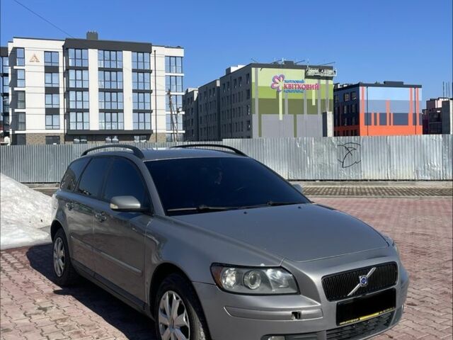 Серый Вольво В50, объемом двигателя 2 л и пробегом 340 тыс. км за 3100 $, фото 1 на Automoto.ua