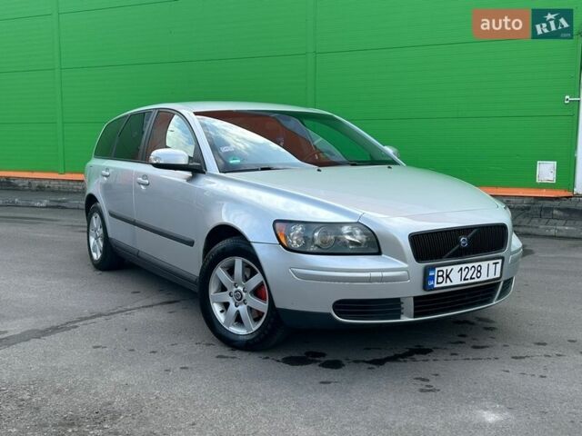 Сірий Вольво V50, об'ємом двигуна 1.6 л та пробігом 244 тис. км за 5399 $, фото 1 на Automoto.ua