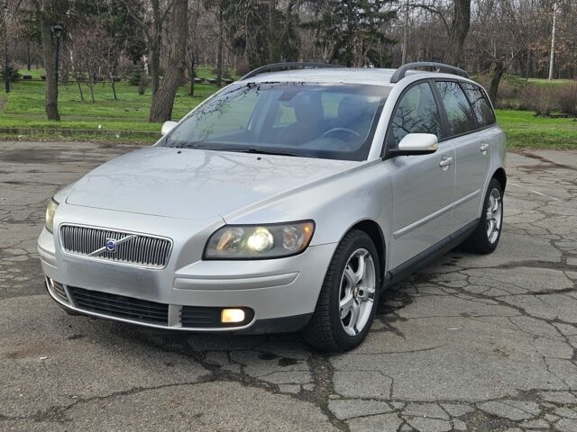 Серый Вольво В50, объемом двигателя 0 л и пробегом 300 тыс. км за 3200 $, фото 1 на Automoto.ua