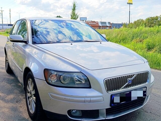Серый Вольво В50, объемом двигателя 2 л и пробегом 240 тыс. км за 2671 $, фото 1 на Automoto.ua