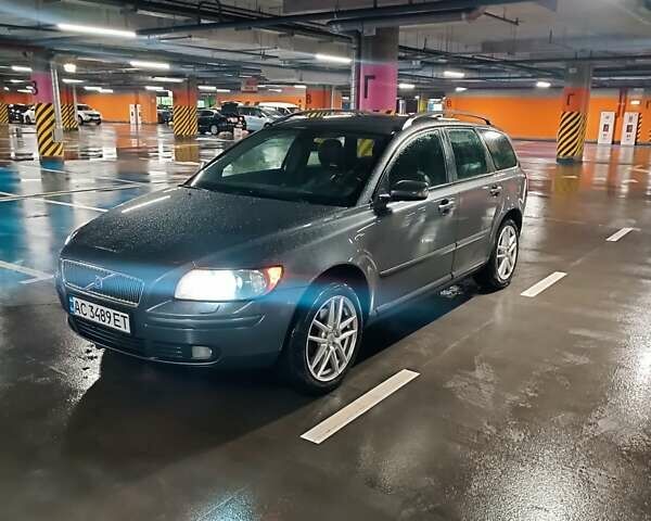 Серый Вольво В50, объемом двигателя 2 л и пробегом 305 тыс. км за 5400 $, фото 1 на Automoto.ua