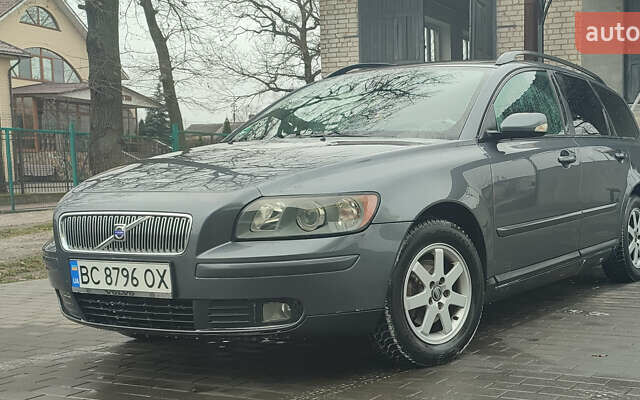 Серый Вольво В50, объемом двигателя 1.56 л и пробегом 315 тыс. км за 5500 $, фото 1 на Automoto.ua