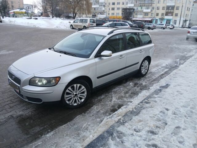 Сірий Вольво V50, об'ємом двигуна 2 л та пробігом 320 тис. км за 2599 $, фото 1 на Automoto.ua