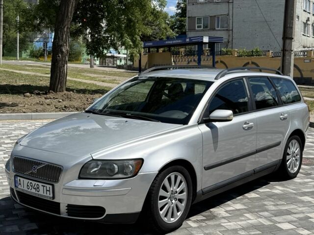 Серый Вольво В50, объемом двигателя 2 л и пробегом 299 тыс. км за 3400 $, фото 1 на Automoto.ua
