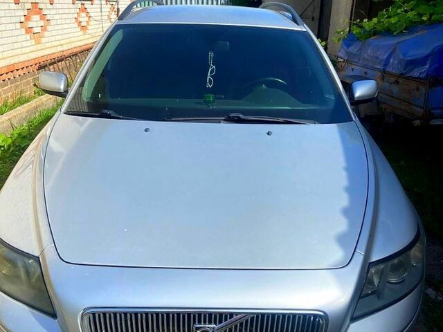 Серый Вольво В50, объемом двигателя 1.6 л и пробегом 300 тыс. км за 5900 $, фото 1 на Automoto.ua