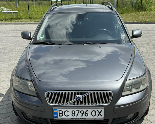 Серый Вольво В50, объемом двигателя 1.56 л и пробегом 308 тыс. км за 6000 $, фото 1 на Automoto.ua