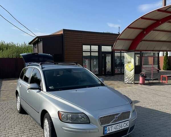 Серый Вольво В50, объемом двигателя 2 л и пробегом 397 тыс. км за 4500 $, фото 1 на Automoto.ua