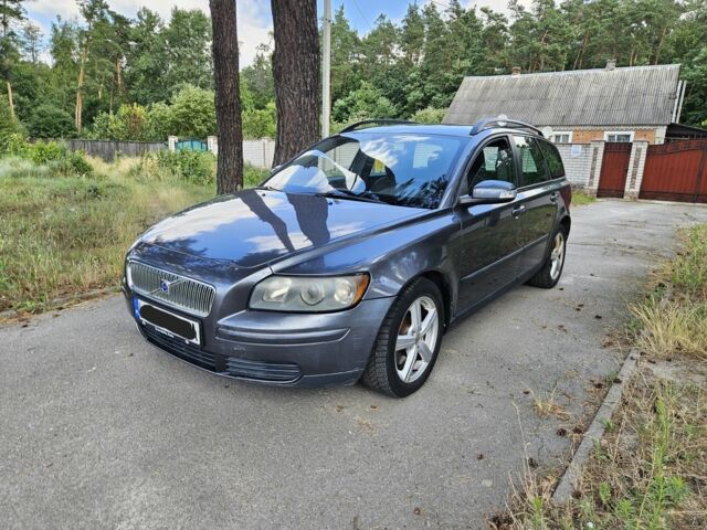 Сірий Вольво V50, об'ємом двигуна 2 л та пробігом 267 тис. км за 2400 $, фото 1 на Automoto.ua