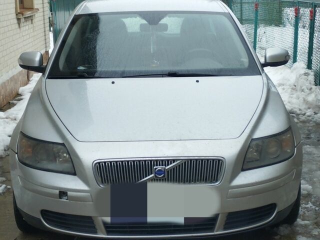Сірий Вольво V50, об'ємом двигуна 2 л та пробігом 255 тис. км за 4999 $, фото 1 на Automoto.ua